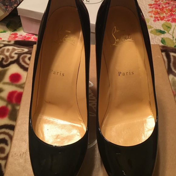 Christian Louboutin - Picture 3 of 6